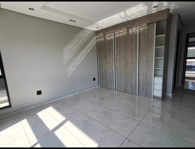4 BEDROOM CLUSTER FOR SALE IN HOUGHTON ESTATE